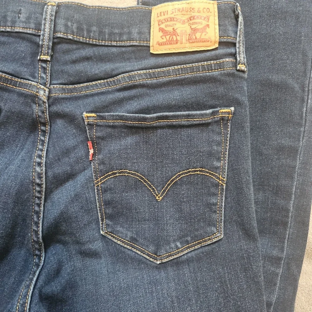 Levis 315 Shaping Boot Cut Women's Dark Wash Mid Rise Shaping Jeans - SZ 30 - Picture 10 of 10